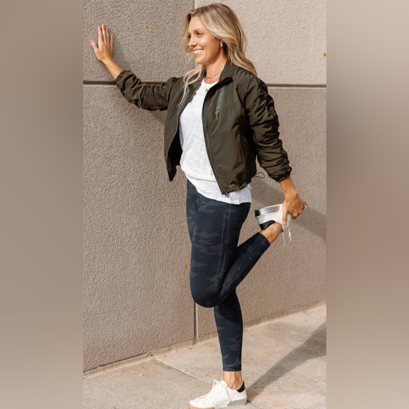 SPANX Look At Me Now Black Camo Legging - Picture 3 of 15